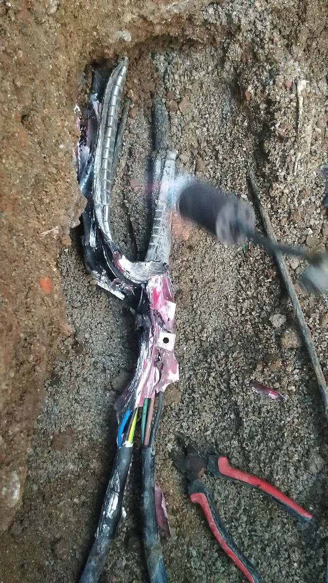 Jak zjistit kde je poskozeny kabel?